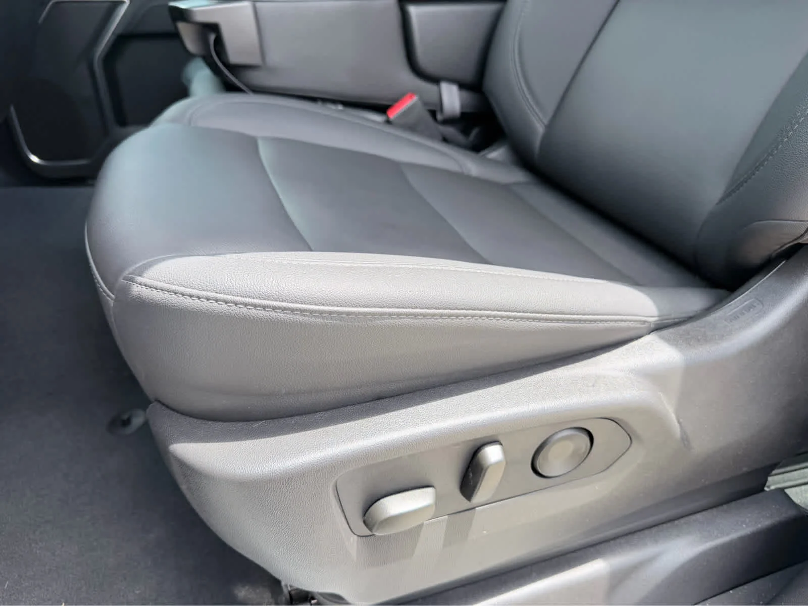 Used 2025 Summit White Chevrolet LT image 26