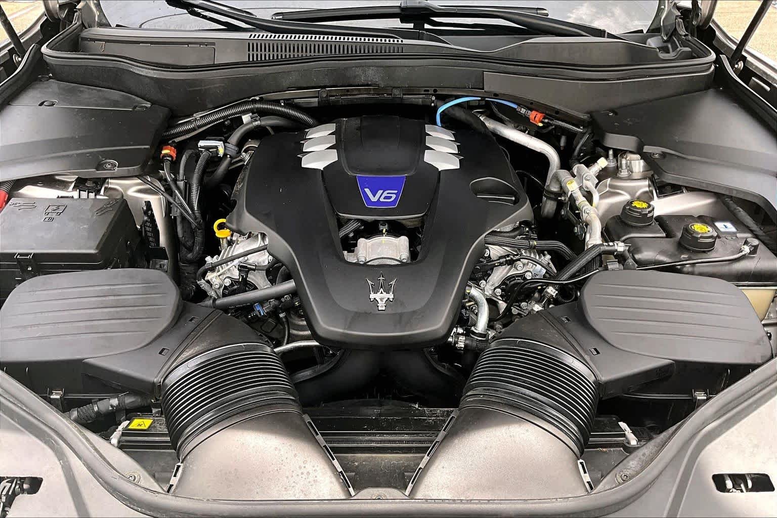Used 2022 Grigio Metallic Maserati Modena image 32