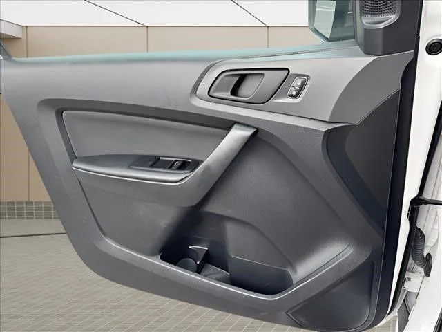 Used 2020 White Ford XL image 17