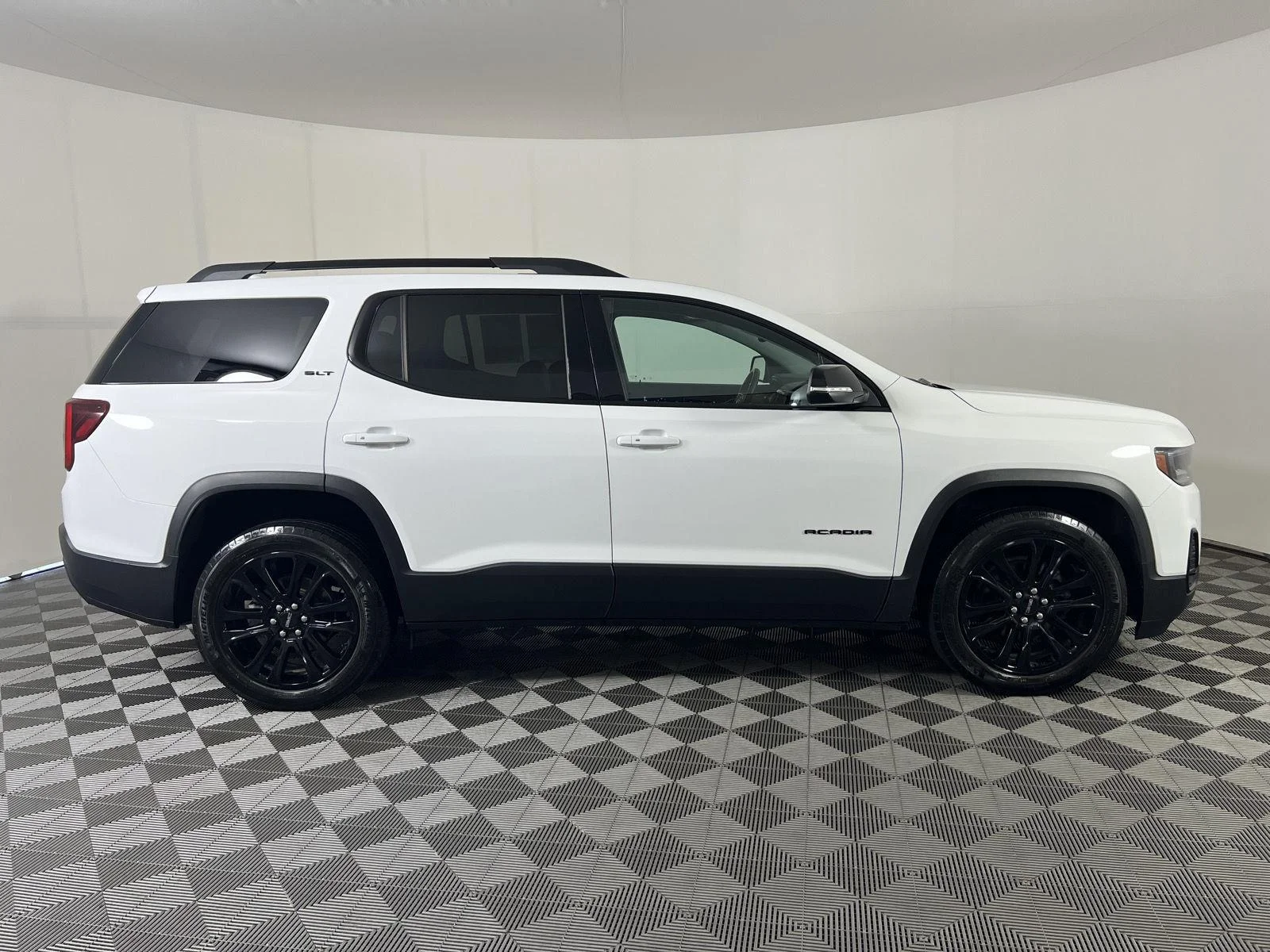 Used 2023 Summit White GMC SLT image 3