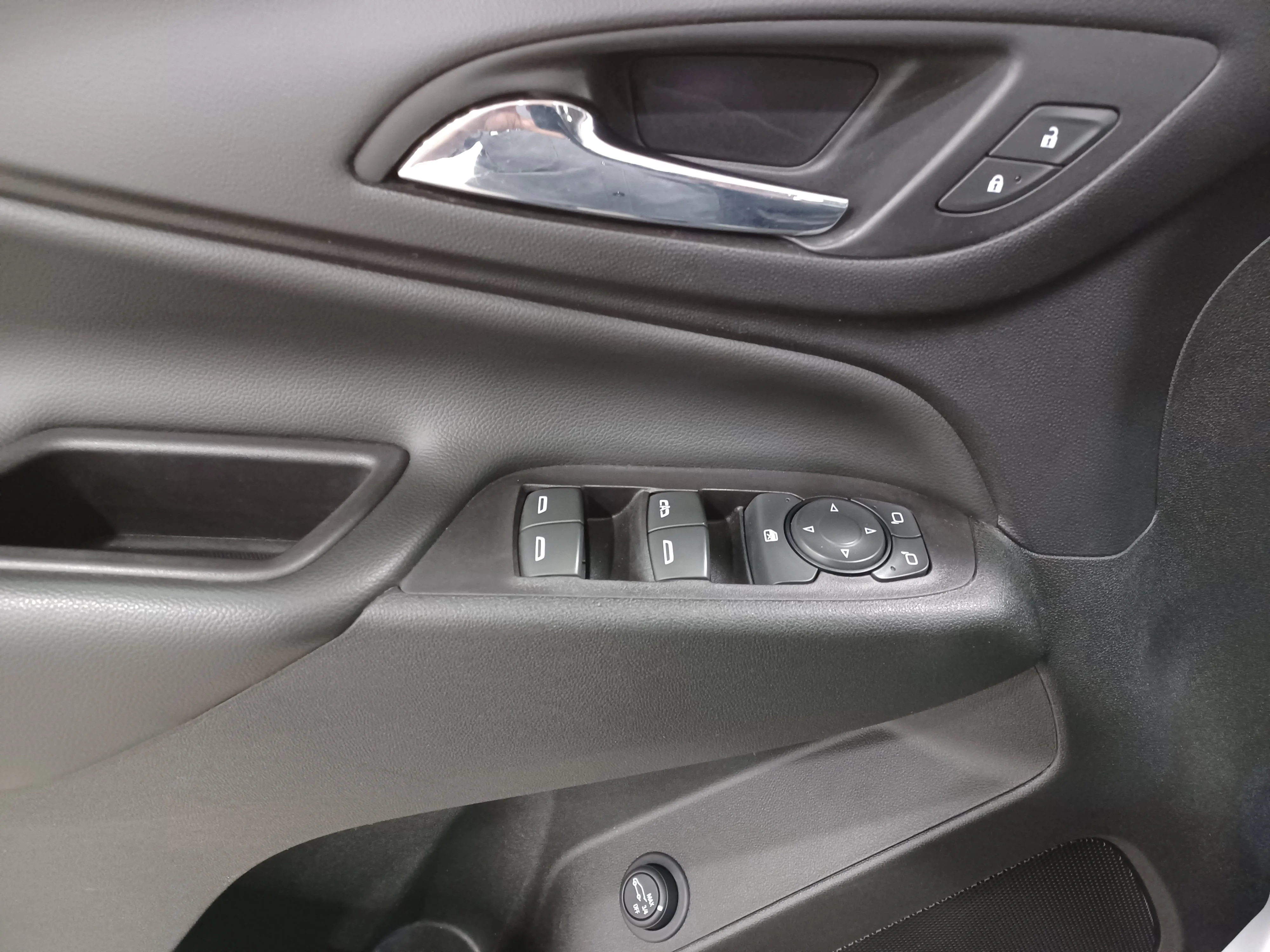 Certified Used 2018 Silver Ice Metallic Chevrolet LT AWD*Remote Start | Htd Seats | Pano Roof | Blind Spot Detection | Apple CarPlay | Roof Rails image 9