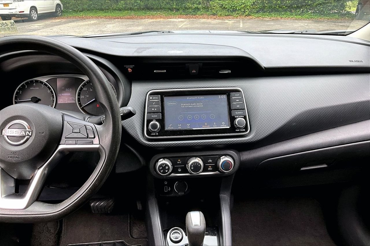 Used 2022 Black Nissan S image 9