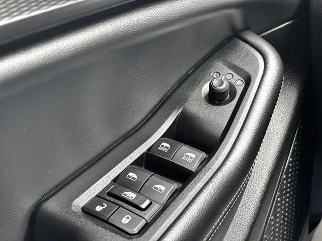 Used 2024 White Jeep Altitude image 19
