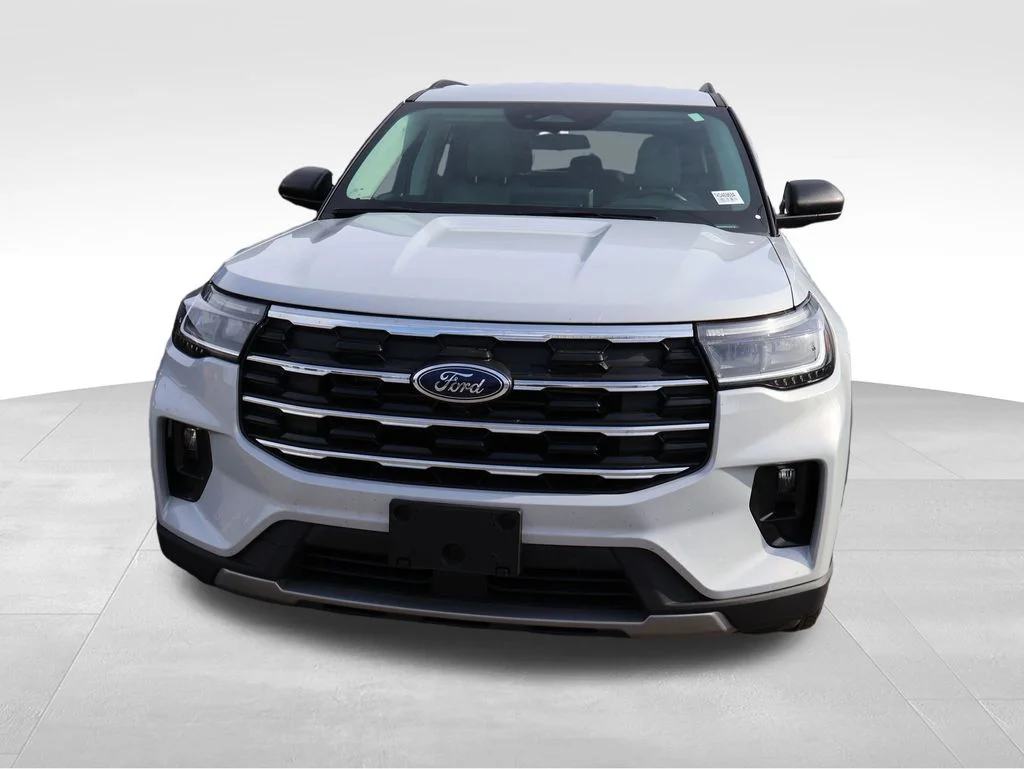 Used 2025 White Metallic Ford Active image 6