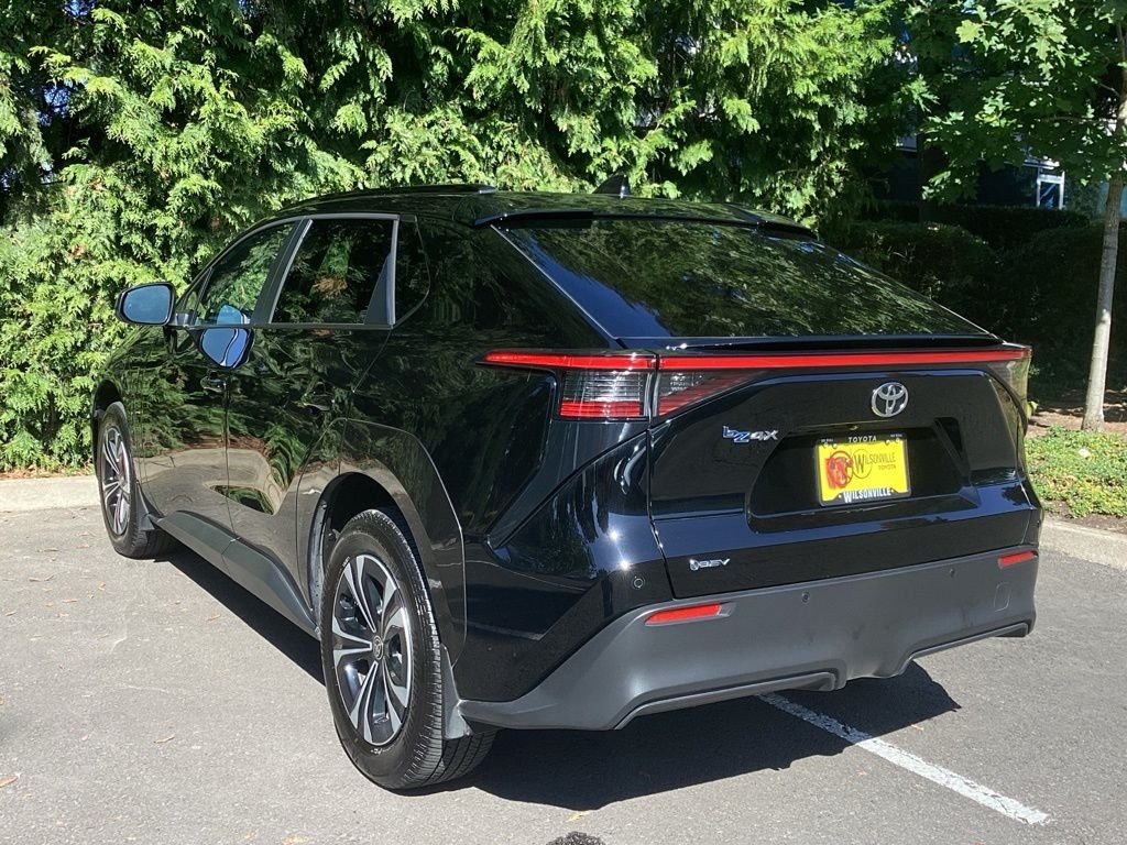 Used 2025 Black Toyota XLE image 10