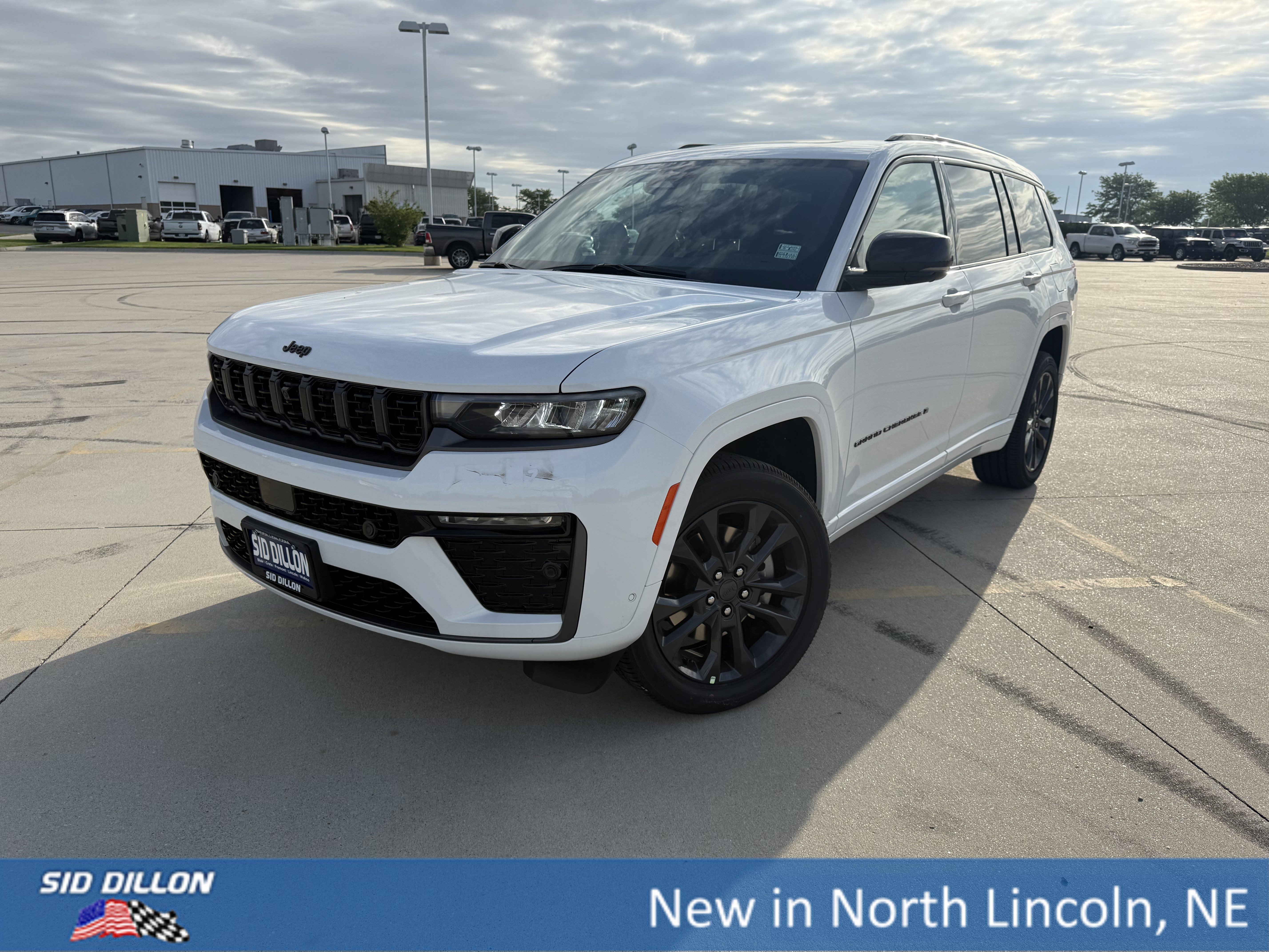 2026 Jeep Grand Cherokee L Limited Reserve 4x4's photo
