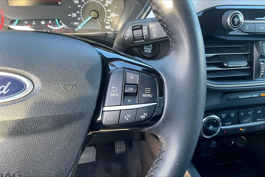 Certified Used 2022 Oxford White Ford SE image 18