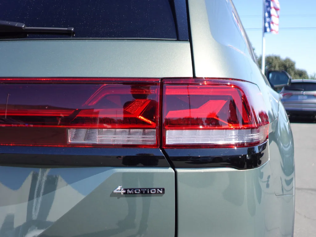 Used 2026 Green Pearl Volkswagen Peak Edition image 6
