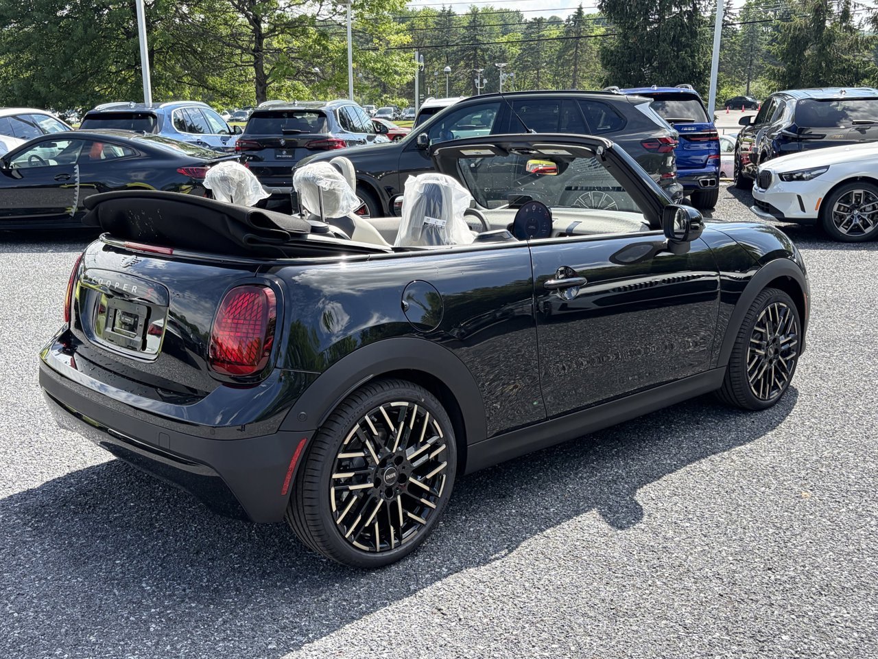 New 2026 Midnight Black II Metallic MINI ICONIC image 4