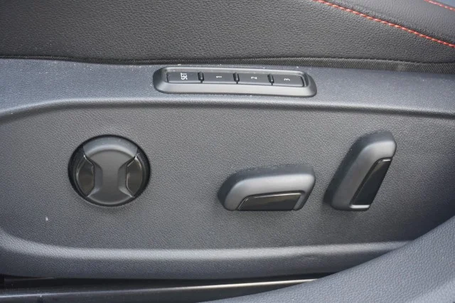 Used 2025  Volkswagen Autobahn image 18