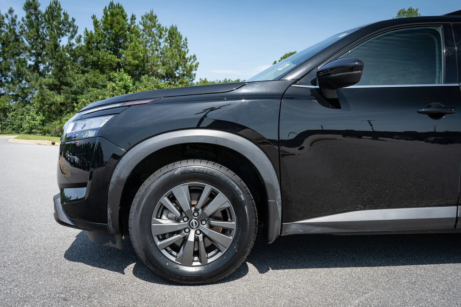 Used 2022 Black Nissan SV image 4