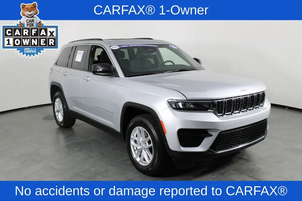 Used 2025 Silver Jeep Laredo X image 4