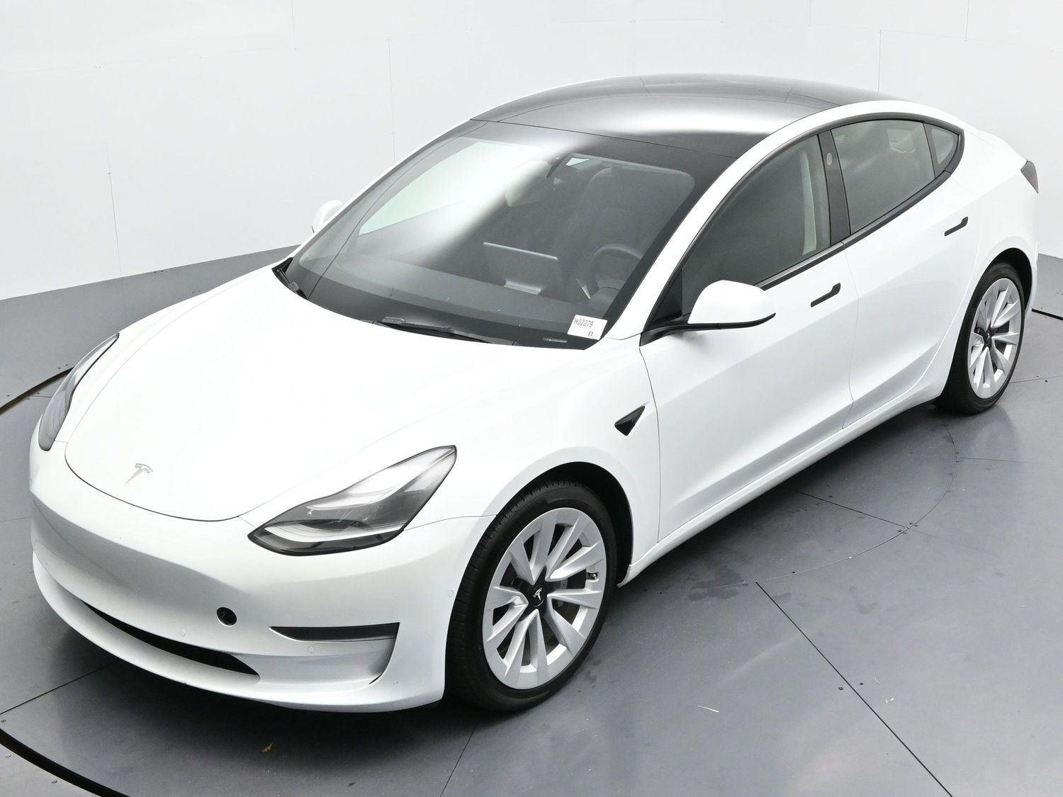 Used 2022 Pearl White Multi-Coat Tesla Base image 29