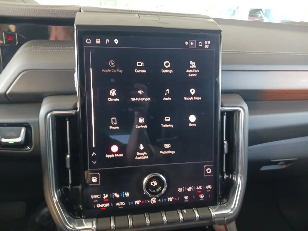 Used 2025 Sterling Metallic GMC Denali image 21