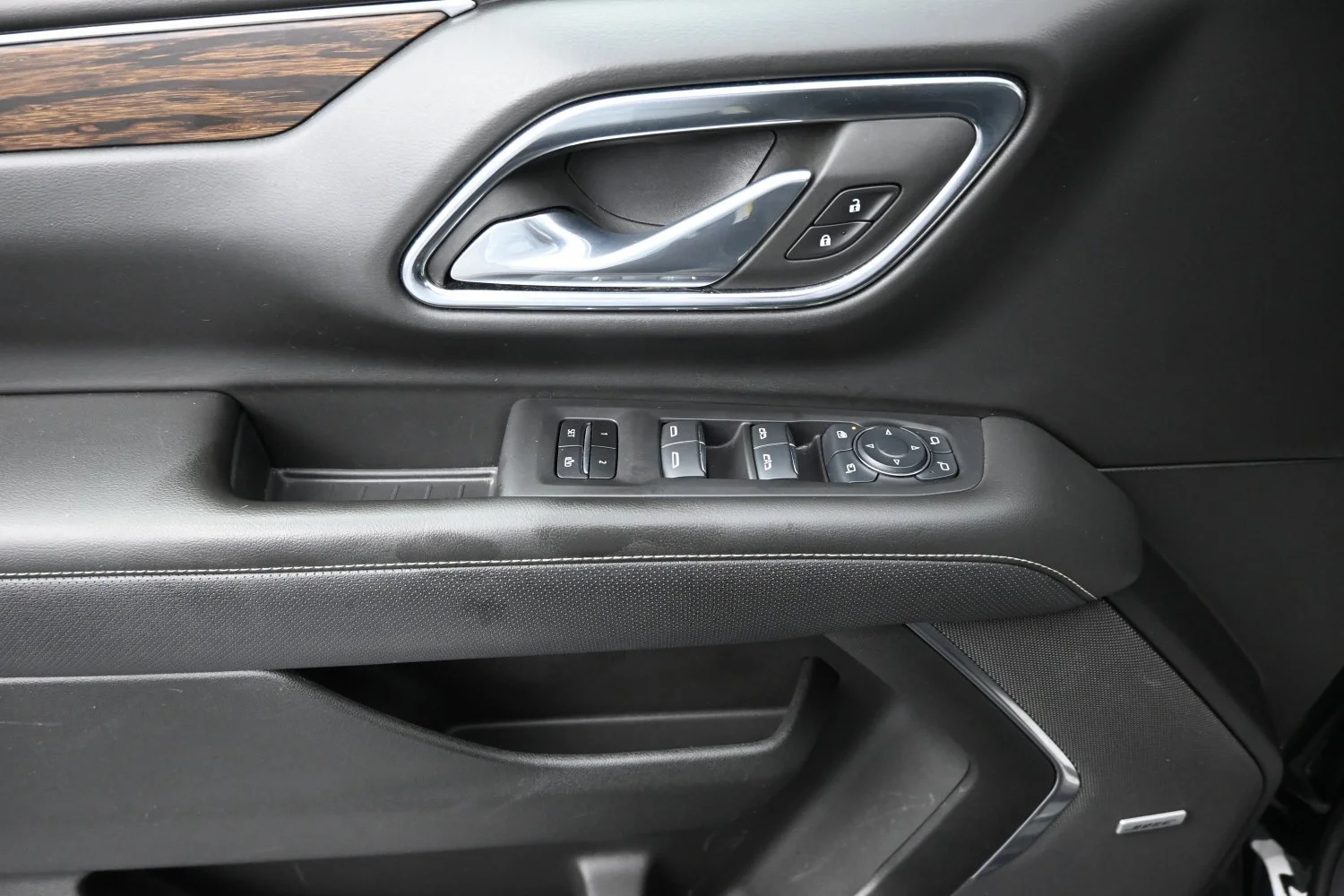 Used 2024 Black Chevrolet Premier image 28