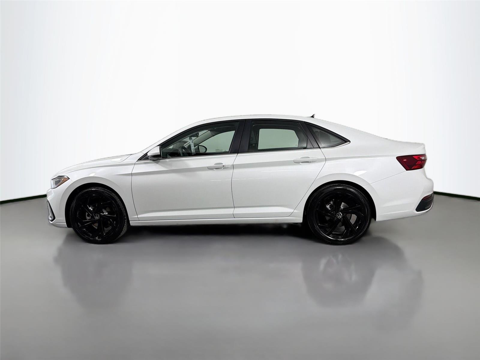 New 2026 Opal White Pearl Volkswagen SE image 8