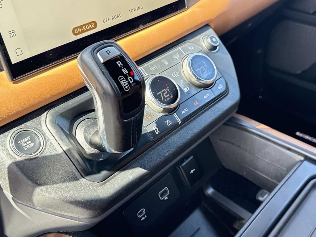 Used 2024 Gray Land Rover X image 5