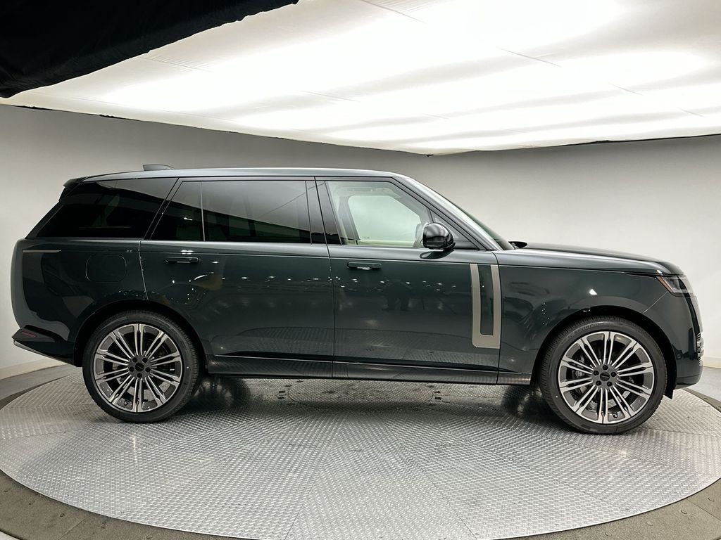 New 2026 Belgravia Green Land Rover SE image 12