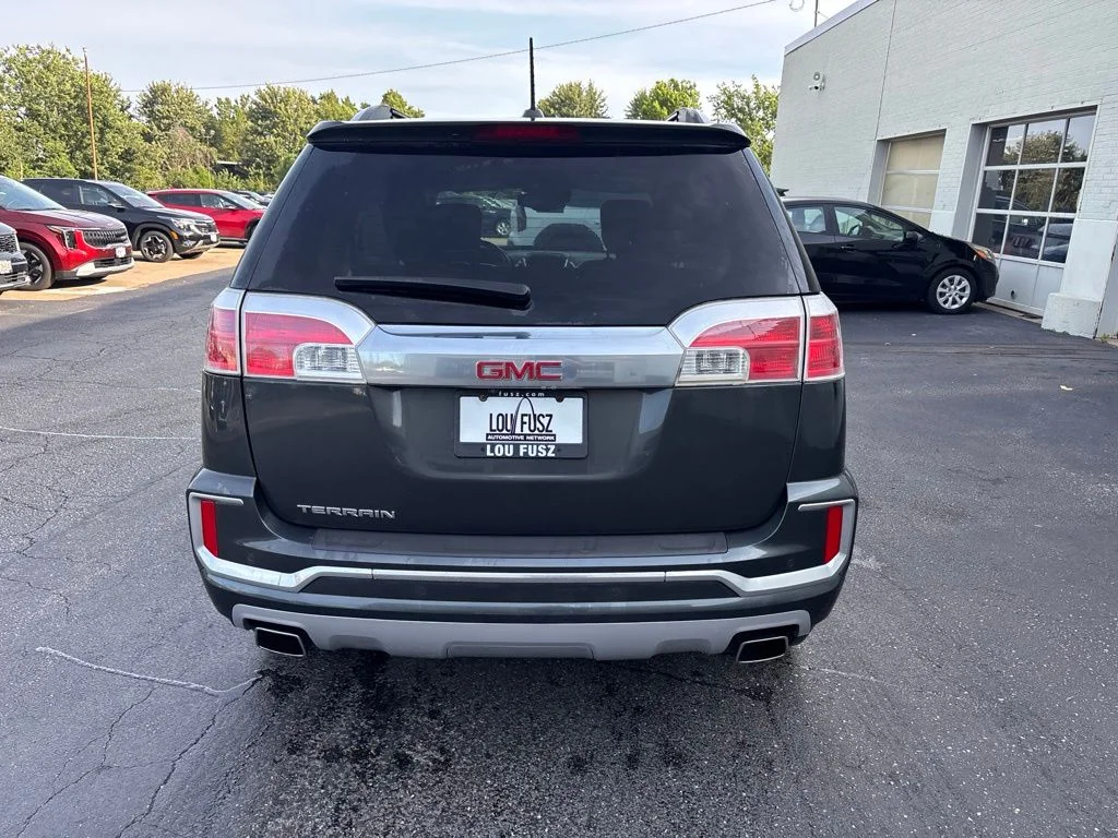 Used 2017 Graphite Gray Metallic GMC Denali image 4