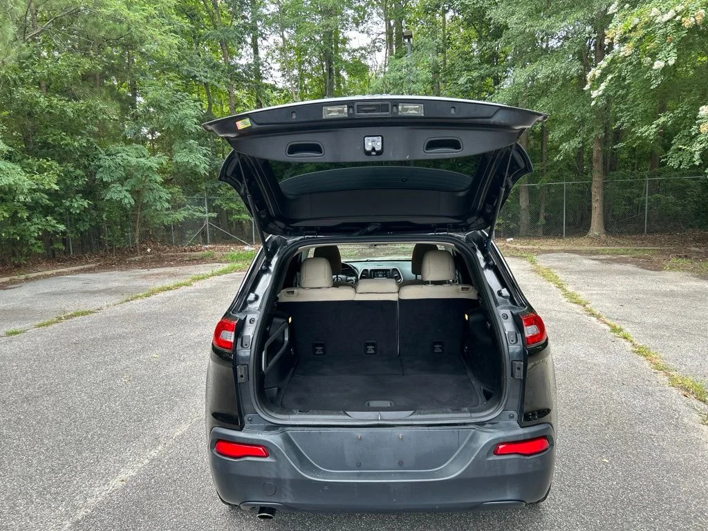 Used 2016 Black Jeep Latitude image 30