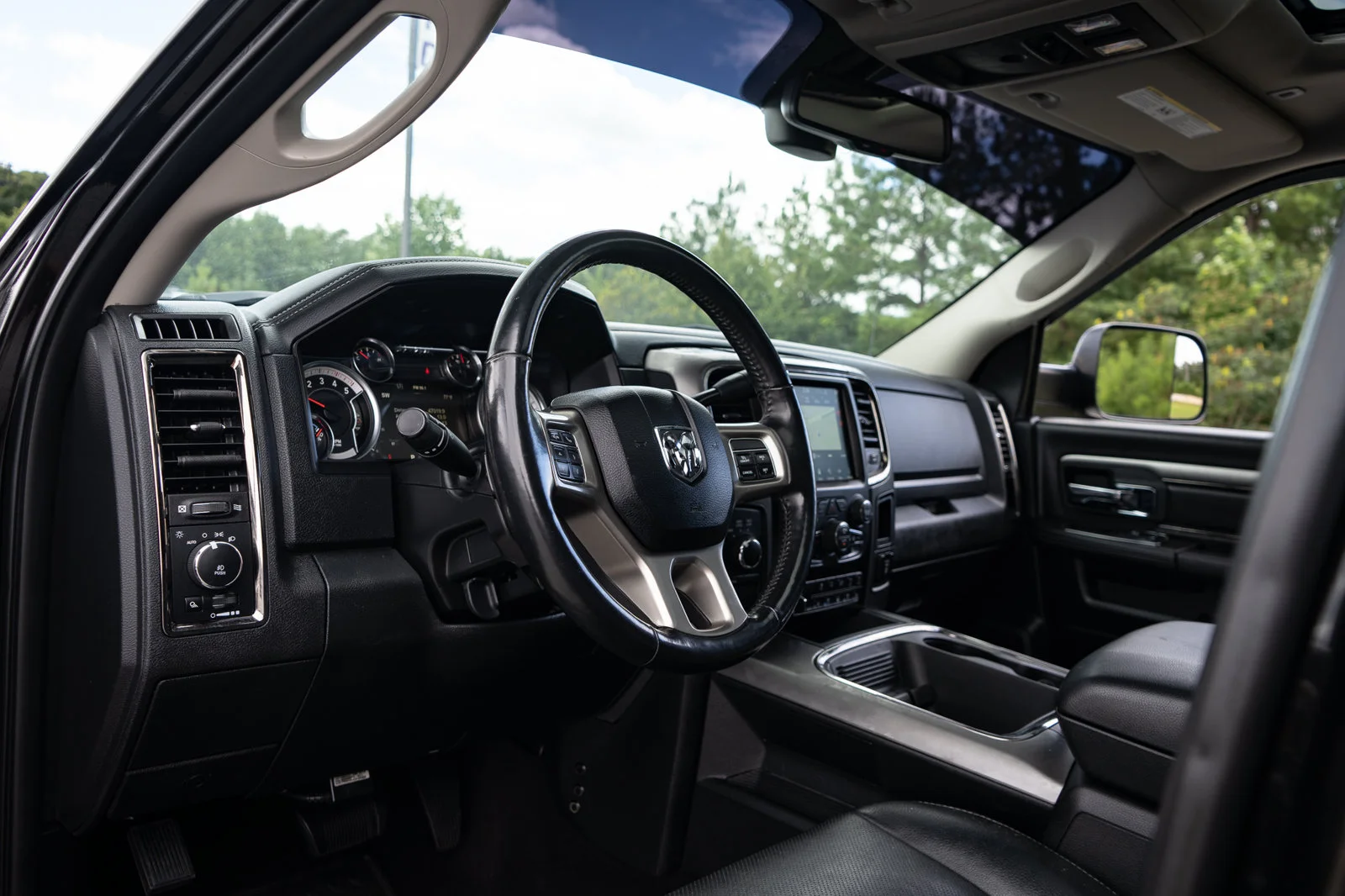 Used 2018 Black Ram Laramie image 13