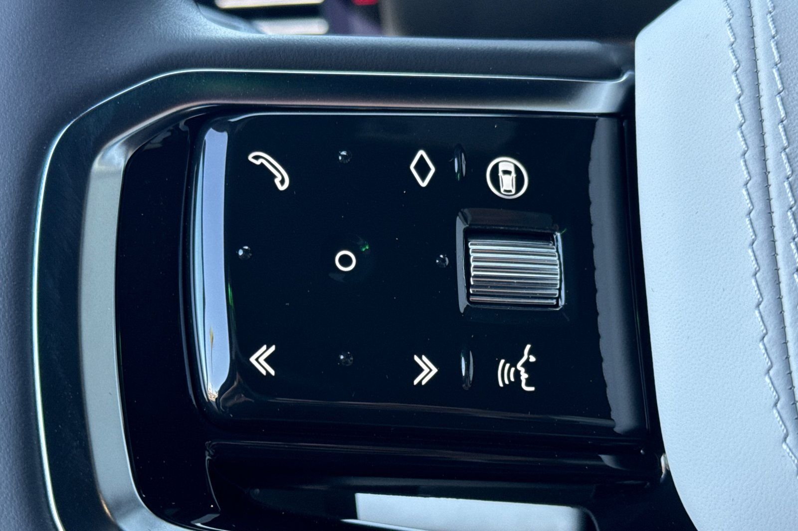New 2026 Varesine Blue Land Rover SE image 28