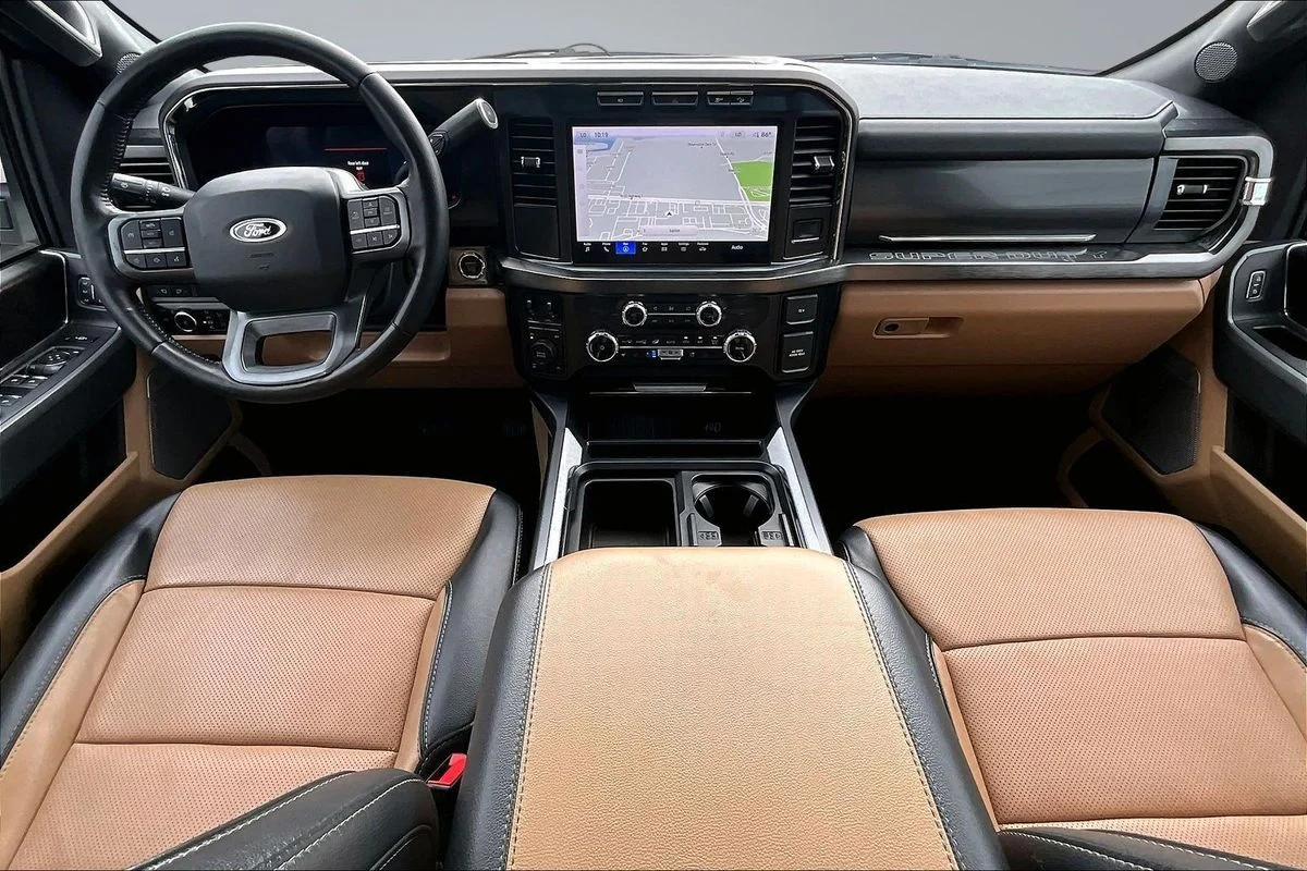 Used 2024  Ford LARIAT image 8