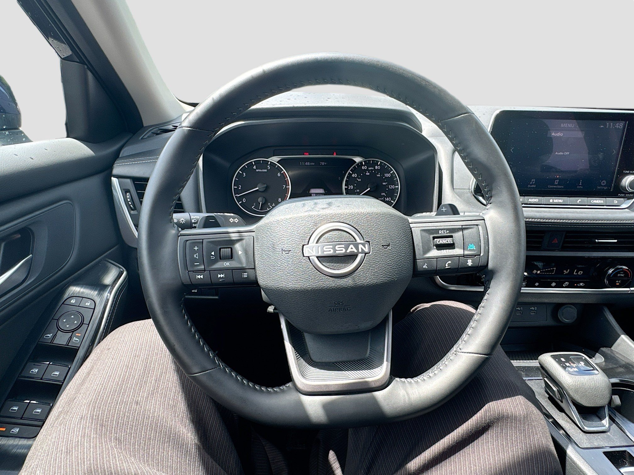 Used 2025 Deep Ocean Blue Pearl Nissan SV image 11