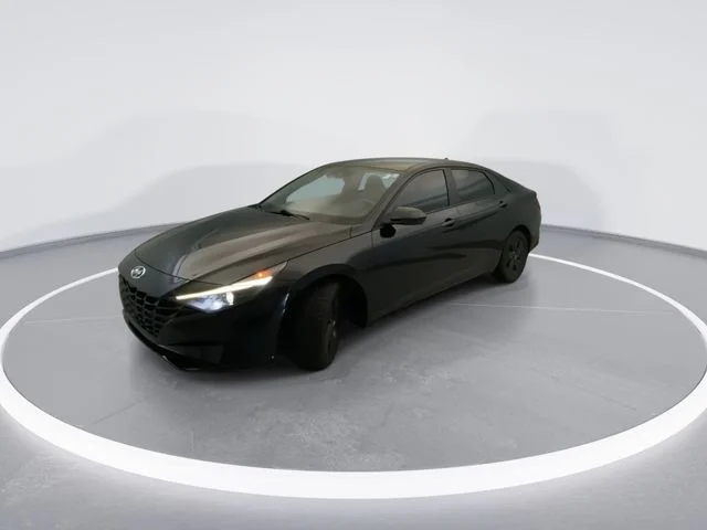 Used 2023 Black Hyundai SEL image 2