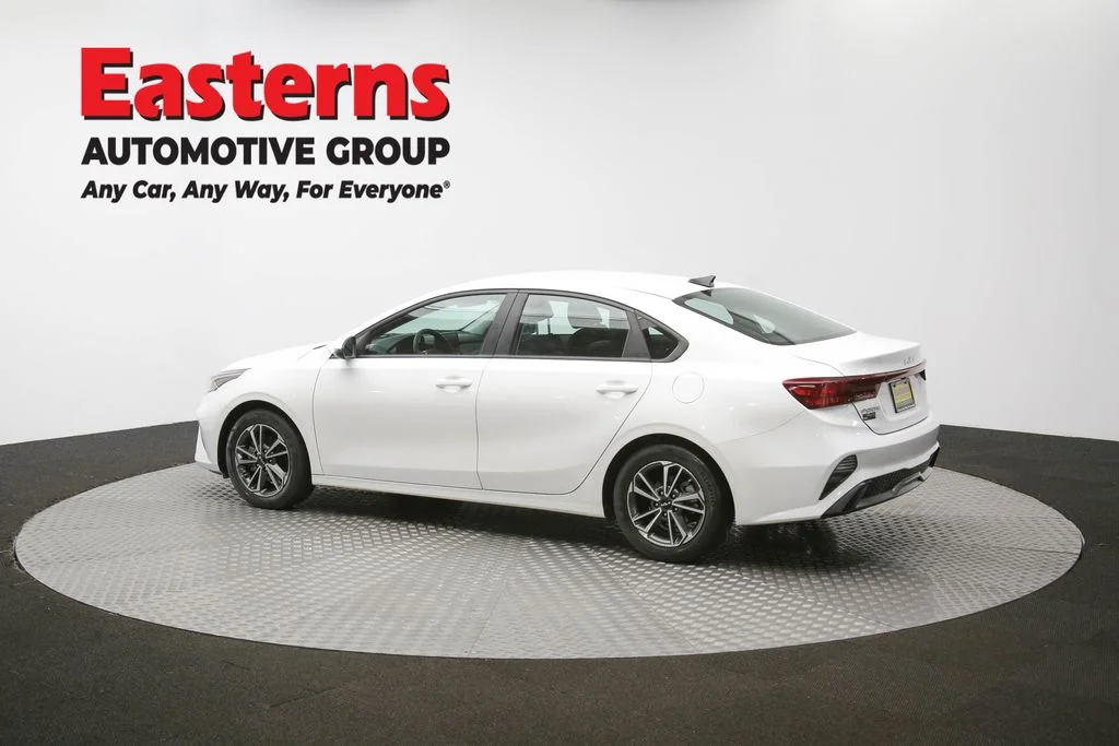 Used 2022 White Kia LXS image 57
