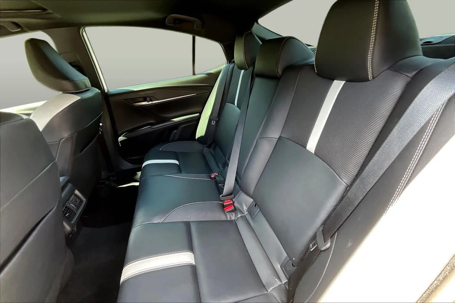 Used 2025 Ice Cap Toyota SE image 20