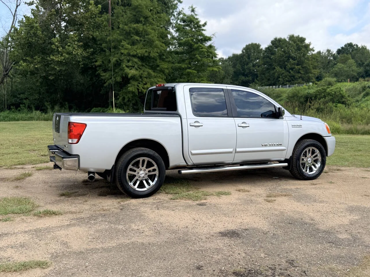 Used 2012 Silver Nissan SV 4x2 4dr Crew Cab SWB Pickup image 5