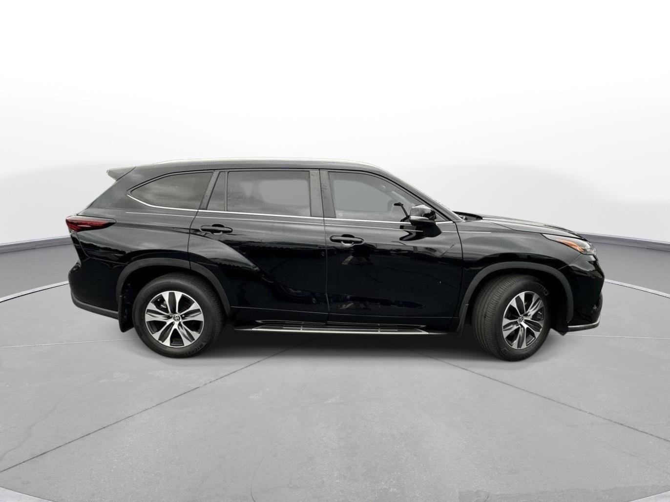 Used 2024 Midnight Black Metallic Toyota XLE image 5