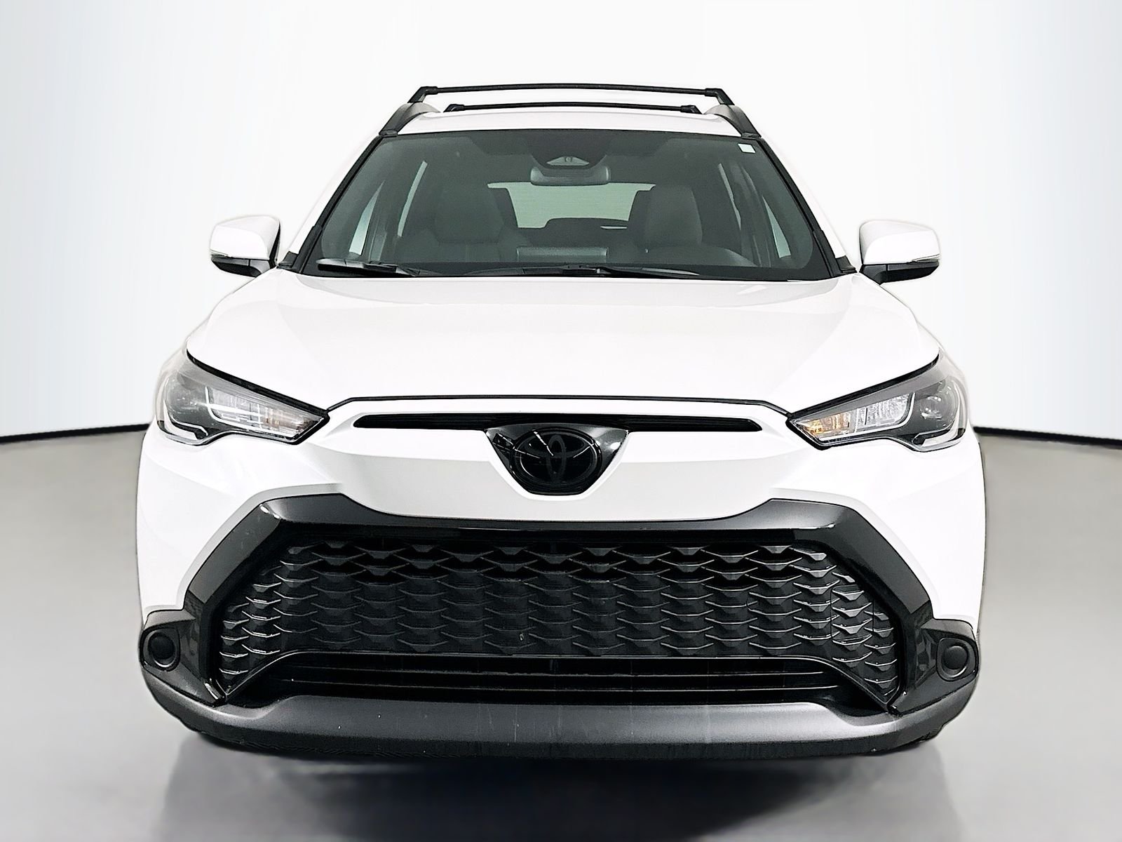 Used 2024 Pearl Toyota Hybrid SE image 2