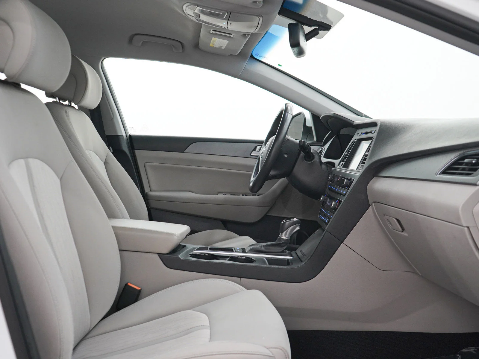 Used 2017 Hyper White Hyundai  image 11