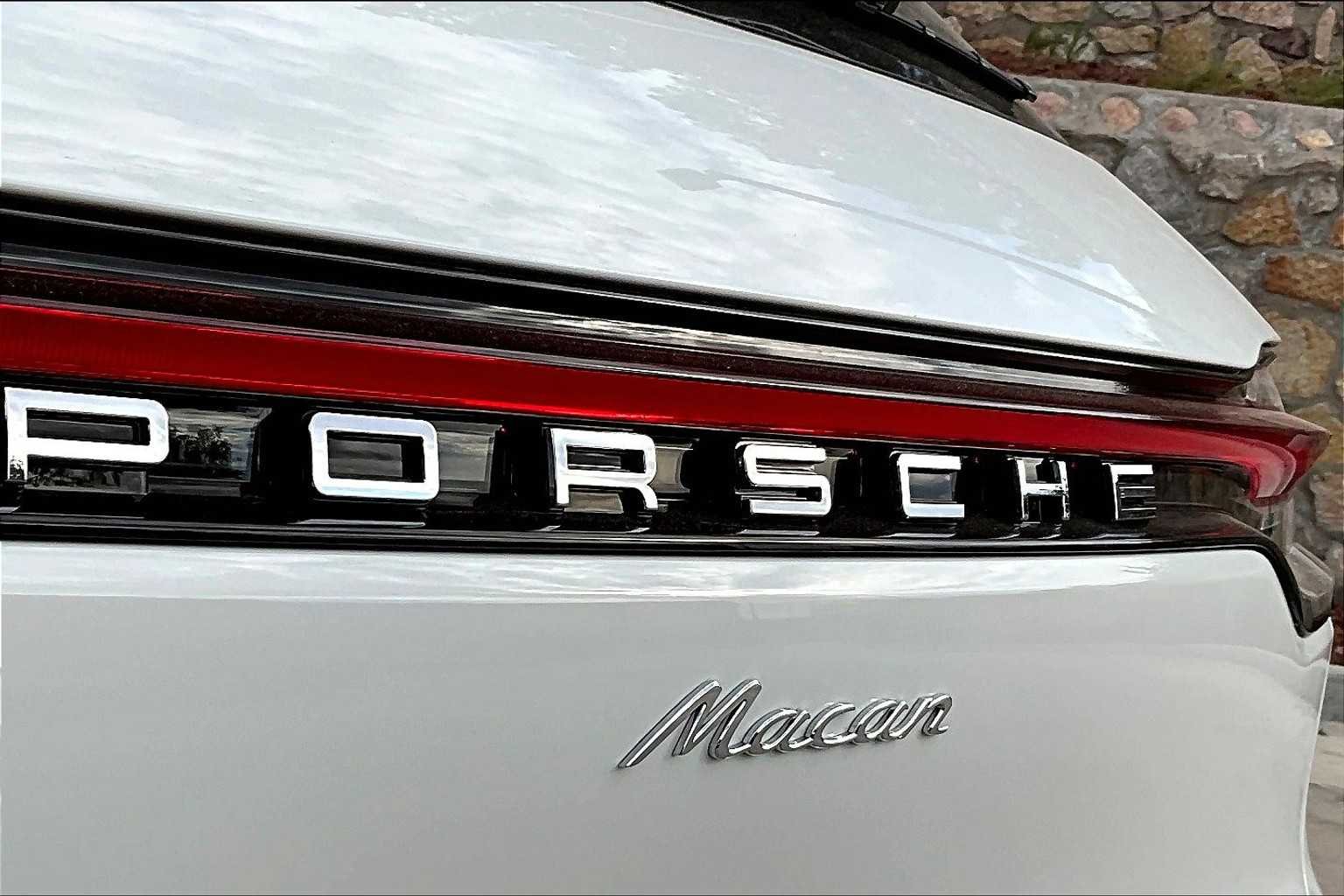 2026 Porsche Macan - Photo 24