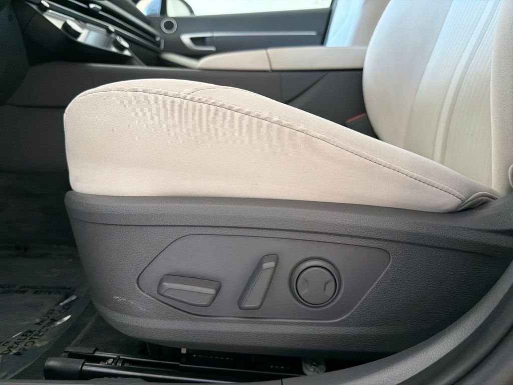 Used 2025 Blue Hyundai SEL image 13