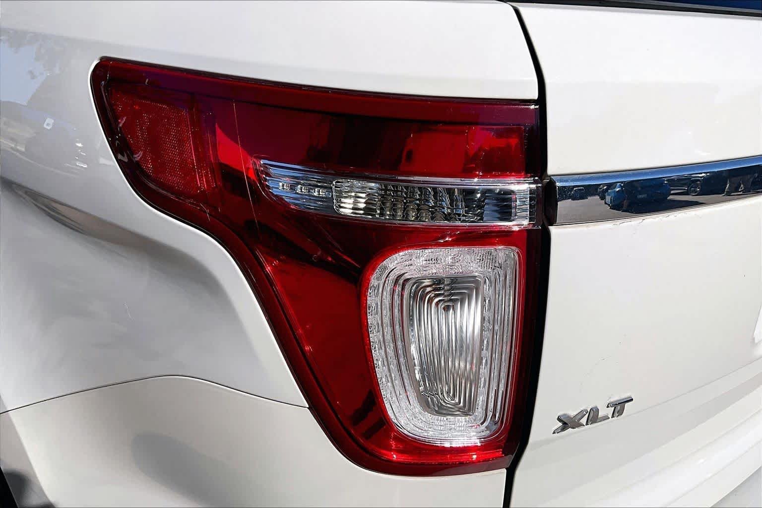 Used 2012 White Suede Ford XLT image 26