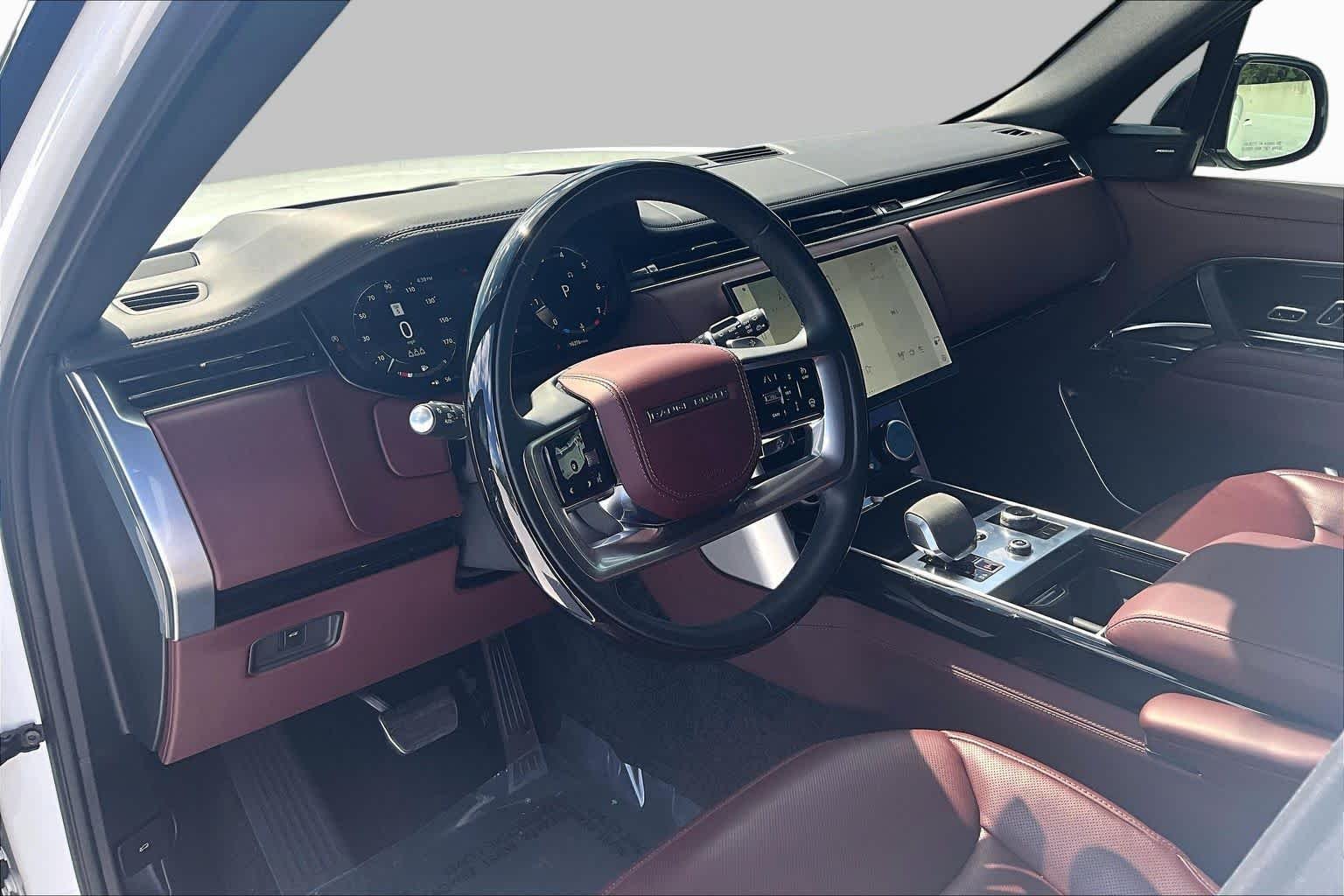 Used 2023 Icy White SV Bespoke Special Effect Satin Land Rover SE image 17
