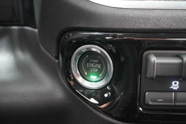 New 2026 Sterling Metallic GMC Elevation image 31