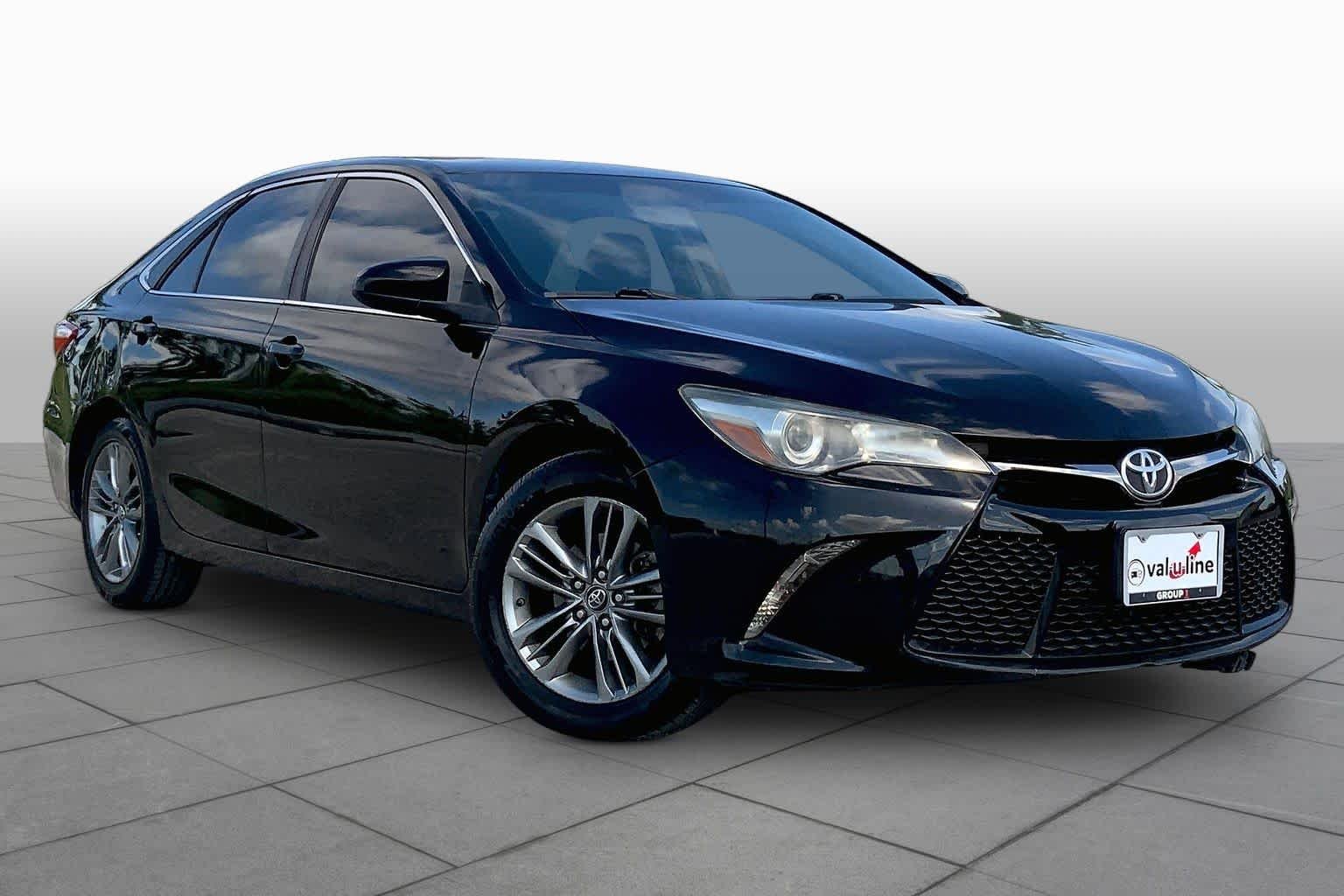 Used 2017 Midnight Black Metallic Toyota SE image 3