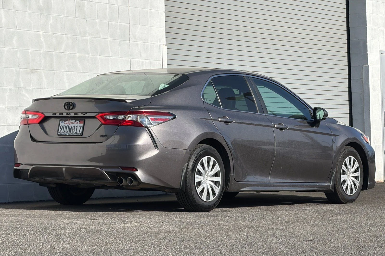 Used 2018 Gray Toyota SE image 4