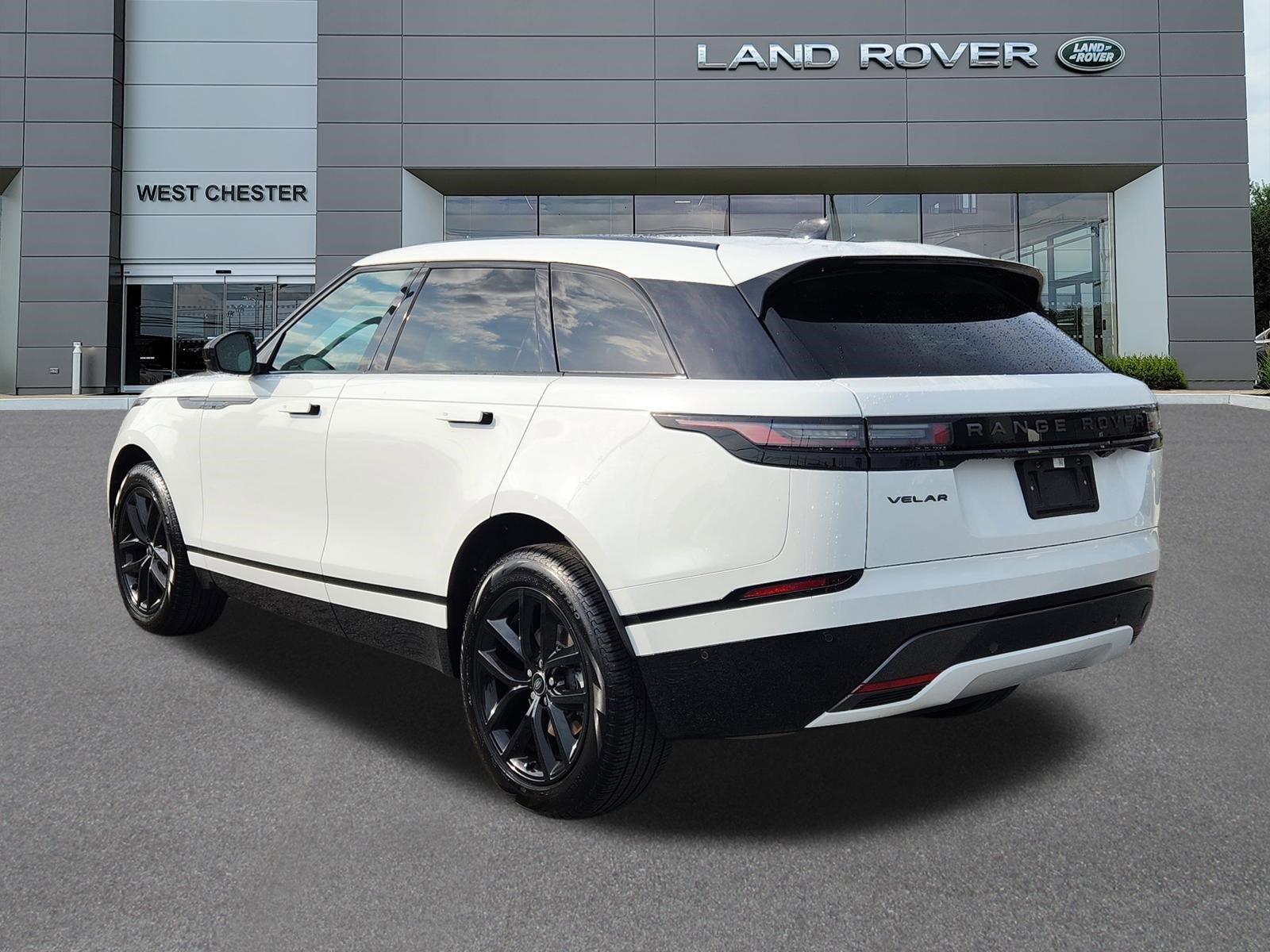 Certified Used 2026 Fuji White Land Rover Dynamic SE image 3