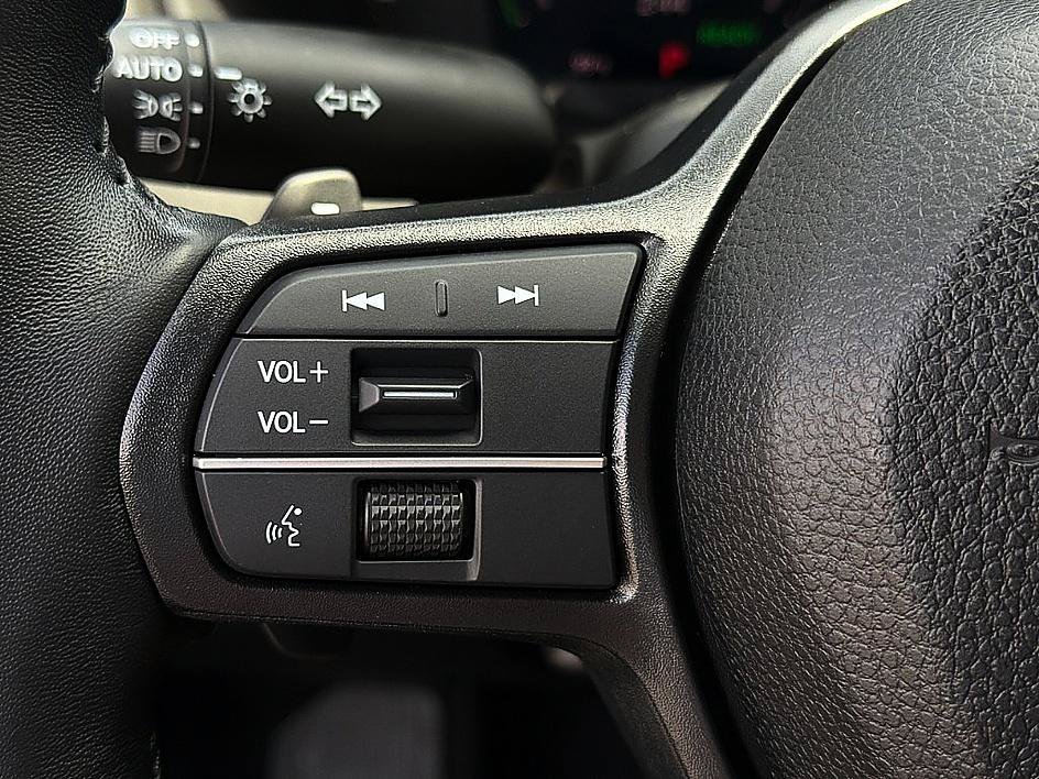 Used 2024 Canyon River Blue Metallic Honda EX-L image 18