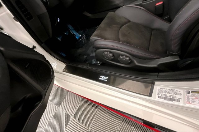 New 2027 Pearl White TriCoat/ Super Black Two Tone Nissan NISMO image 11