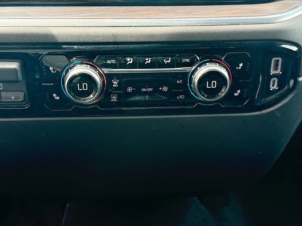 Used 2025 White GMC SLT image 17