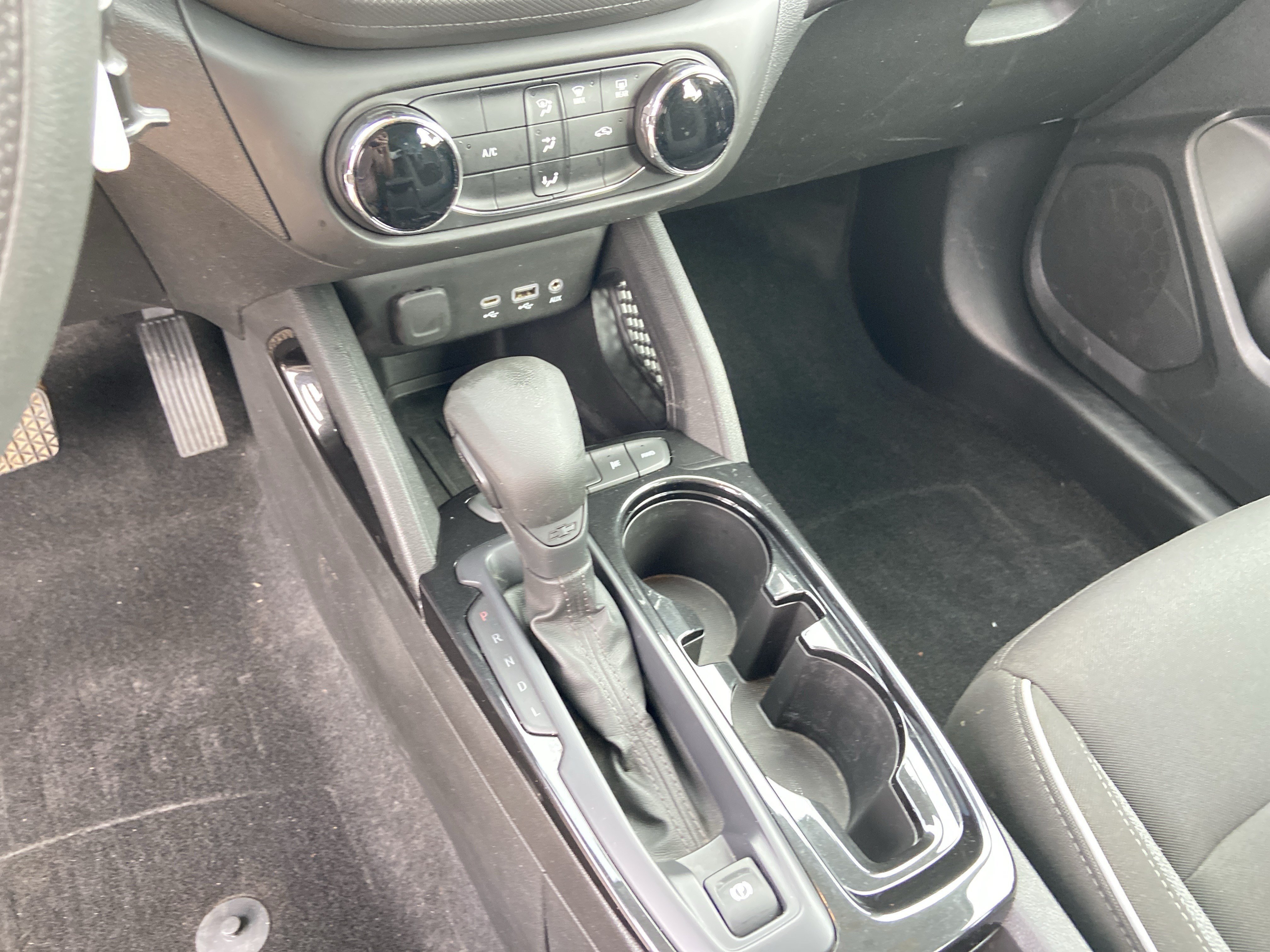 Used 2021 Summit White Chevrolet LS image 38