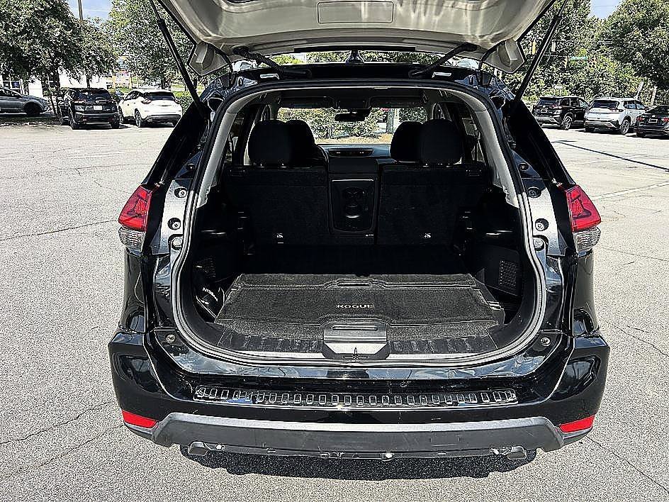 Used 2019 Magnetic Black Pearl Nissan S image 15