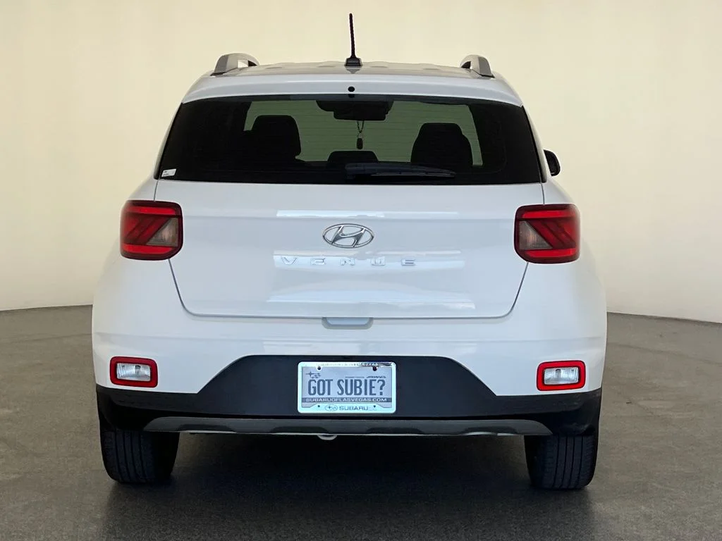 Used 2023 White Hyundai SEL image 5