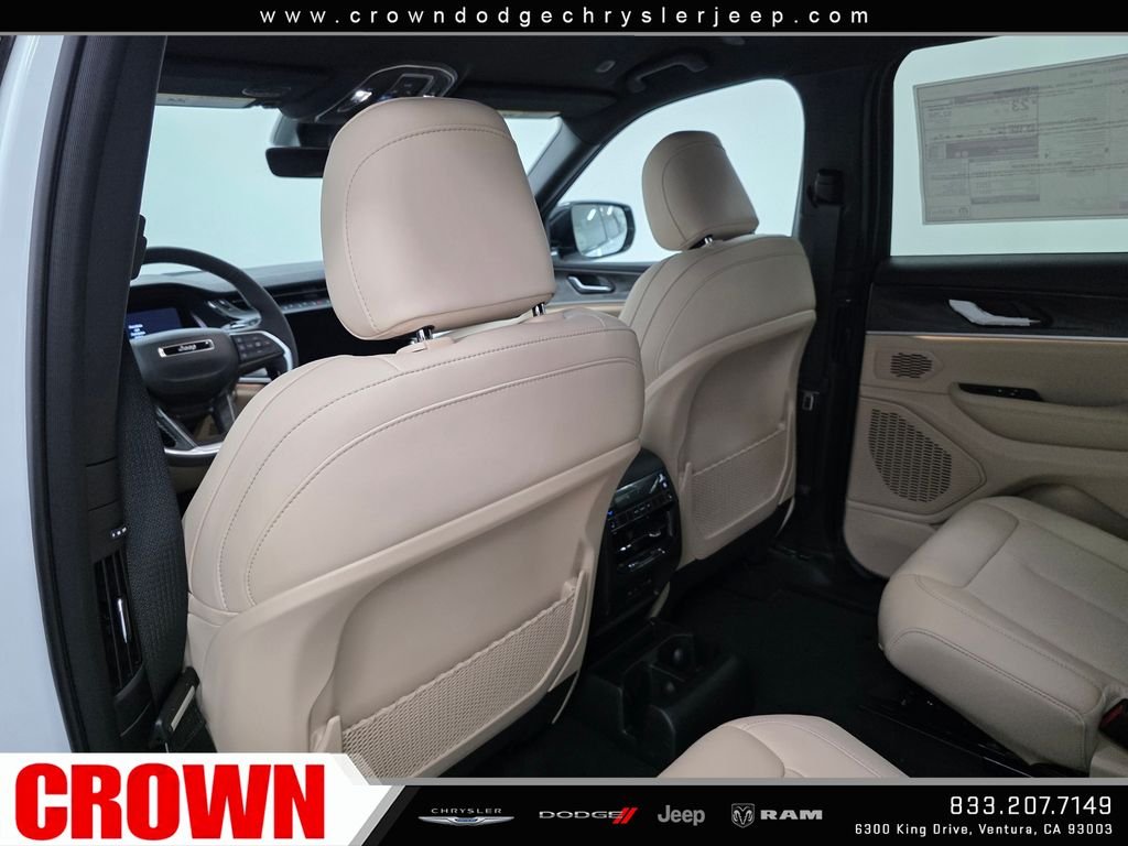 New 2026 Bright White Clear-Coat Exterior Paint Jeep Limited image 12